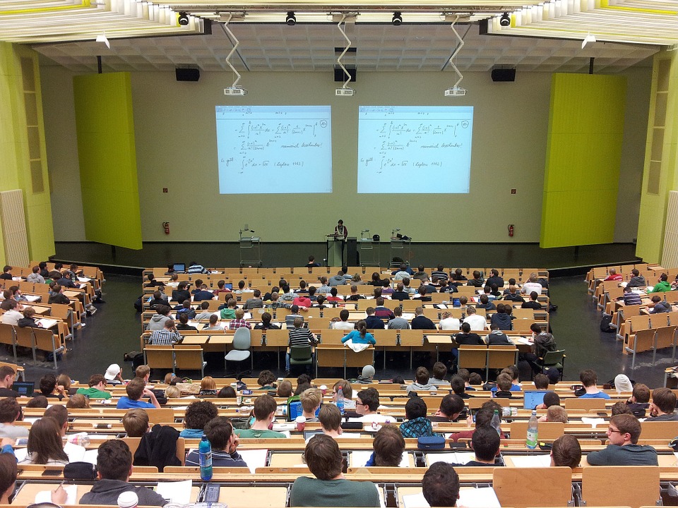 2015: Profilierung durch Lehre
